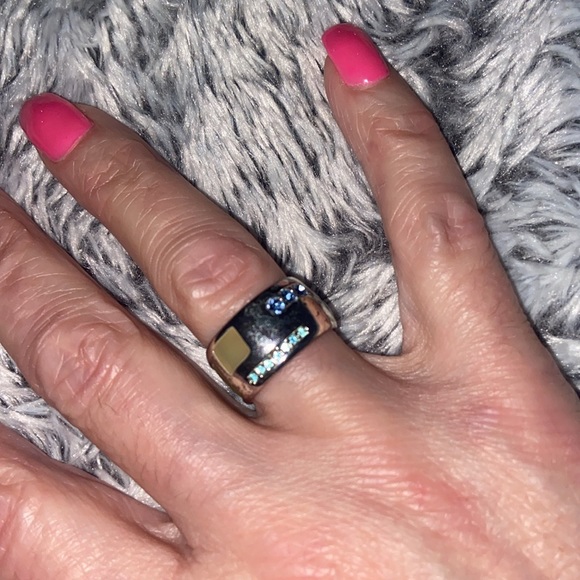 Silver tone band ring with green enamel and blue stones size 7.5/8 - Picture 5 of 14